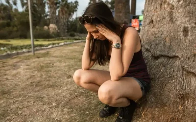 Attacco di panico: sintomi fisici, cause psicologiche più comuni, come si manifesta e cosa fare SUBITO