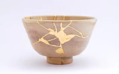 Kintsugi e psicologia: come trasformare le tue ferite emotive in risorse preziose grazie a questa antica arte giapponese